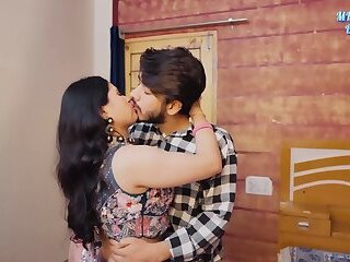 Collage Girlfriend Seduces Boyfriend in Bedroom