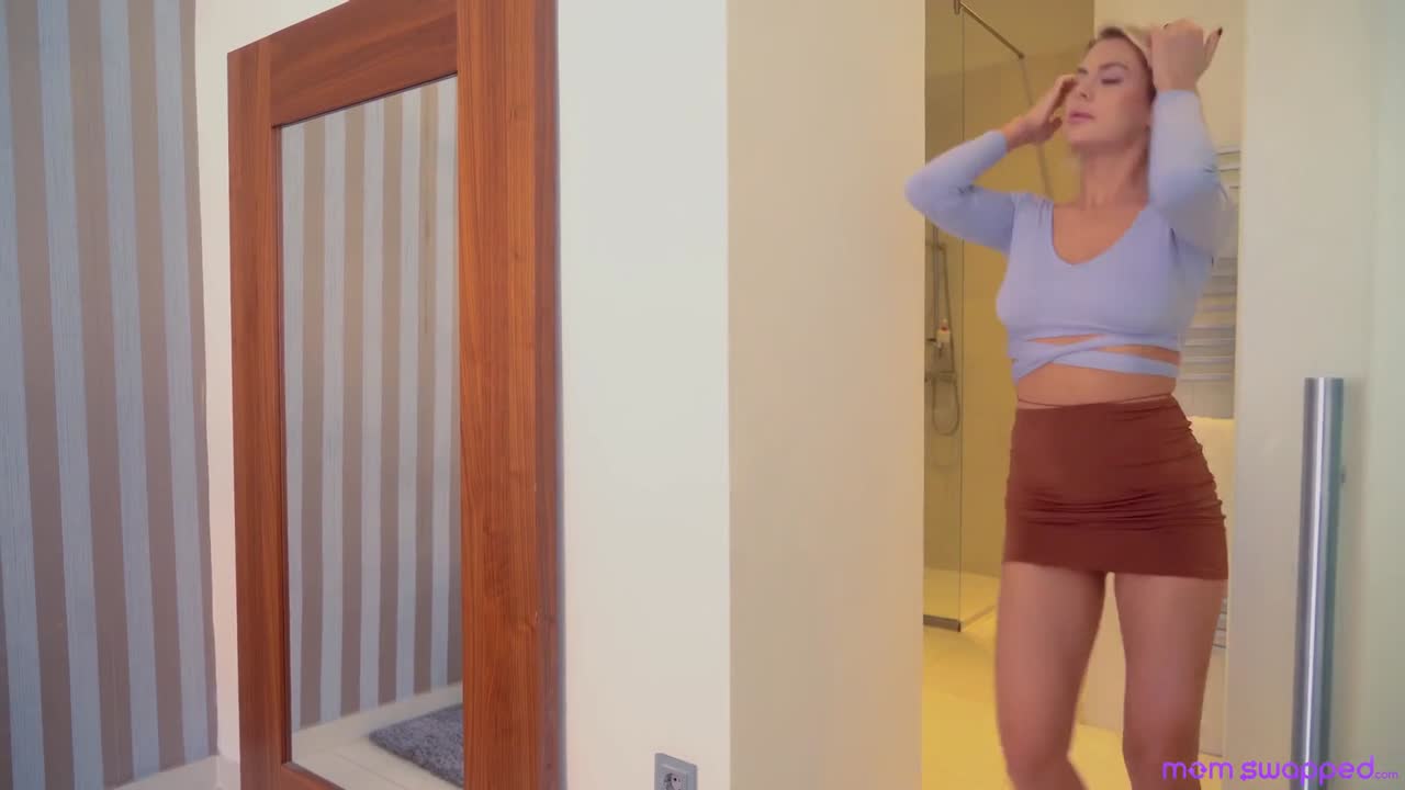 Sharon Stone Basicinstinct porn video – Mom Swap Remembering The College Days - Sharon White