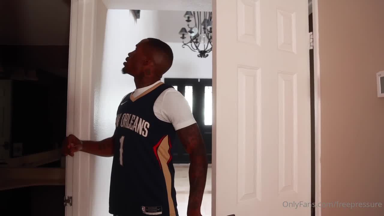 Busty Bubble Butt Ebony Fucks BBC