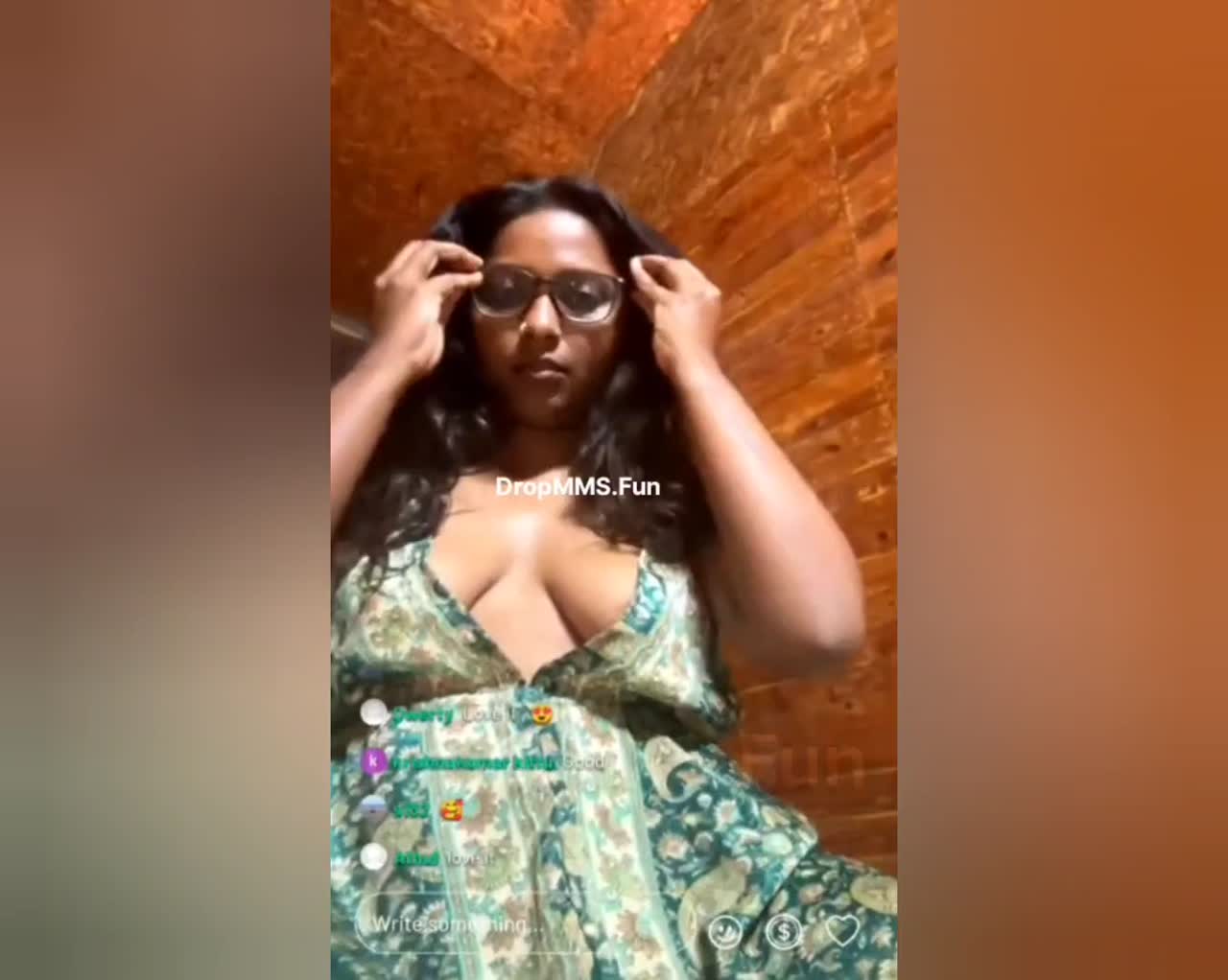 Remastered Content porn video – Tamil Model _Arya Pradhosa_ Nipple Shown Content